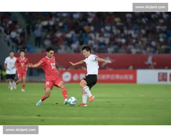 苏超赛场惊现 “钢铁战队”:机器人裁判与球形战警重塑赛事生态